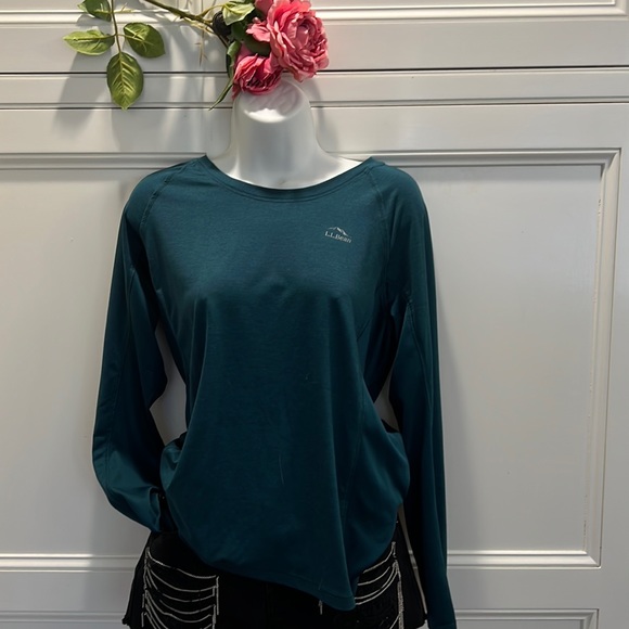 LL Bean Women’s Top 🍒❤️ - Picture 1 of 6